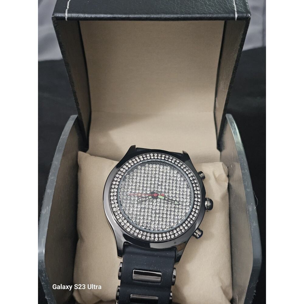 53.6mm Quartz Analog Wristwatch Silver Crystal Dial Black Rubber bullet Strap